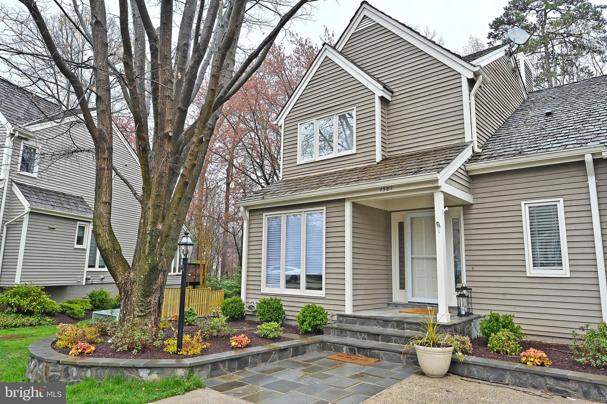 1581 Brass Lantern Way