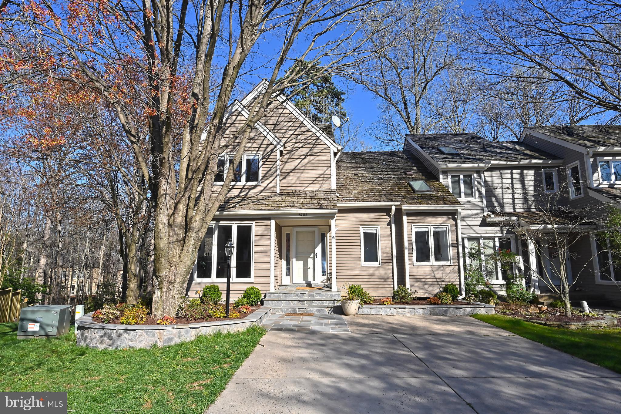 1581 Brass Lantern Way