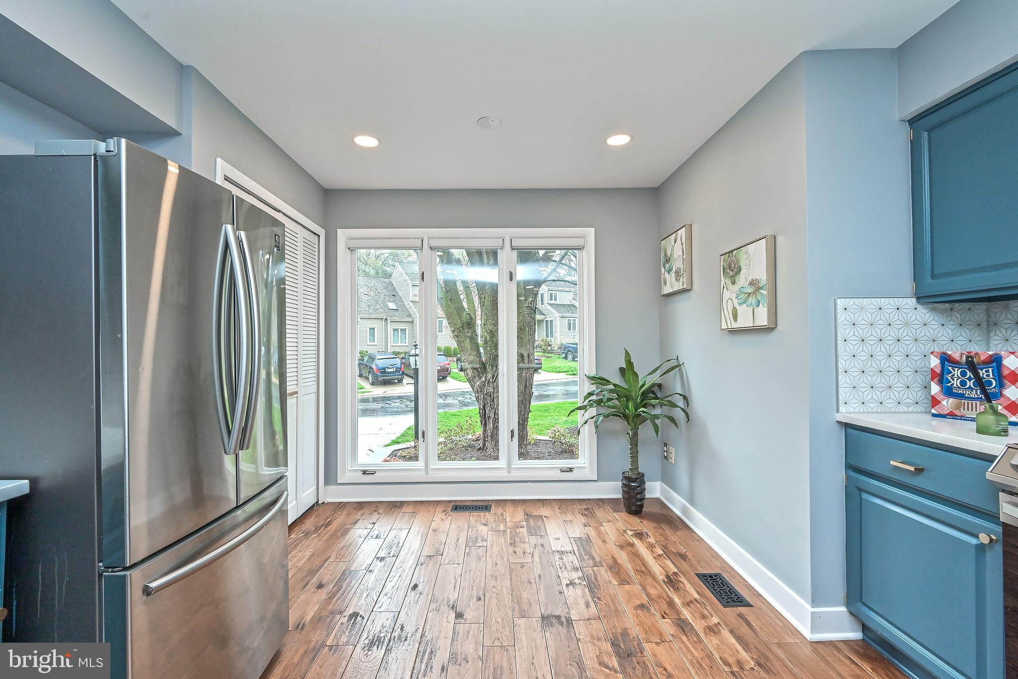 1581 Brass Lantern Way