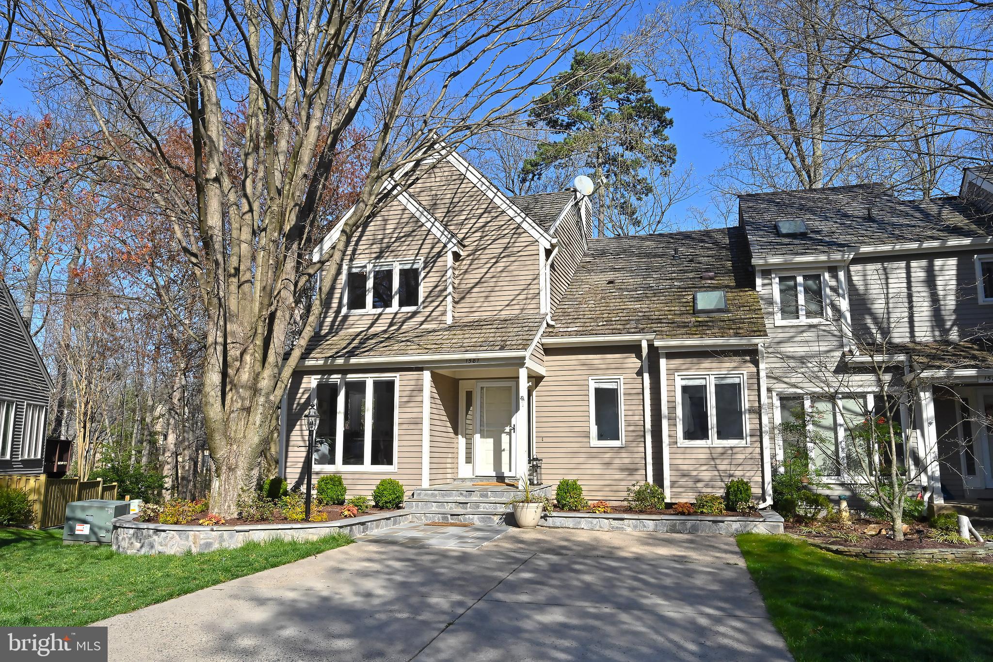 1581 Brass Lantern Way