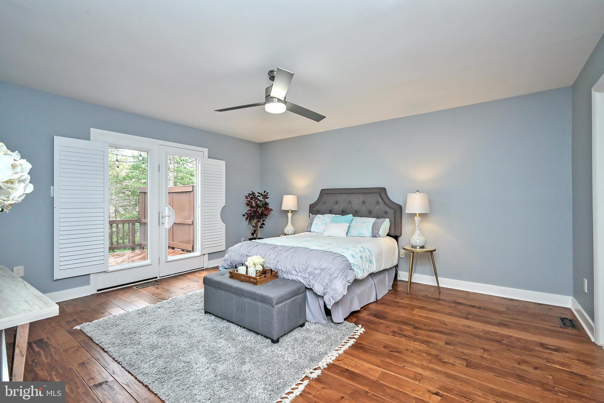 1581 Brass Lantern Way