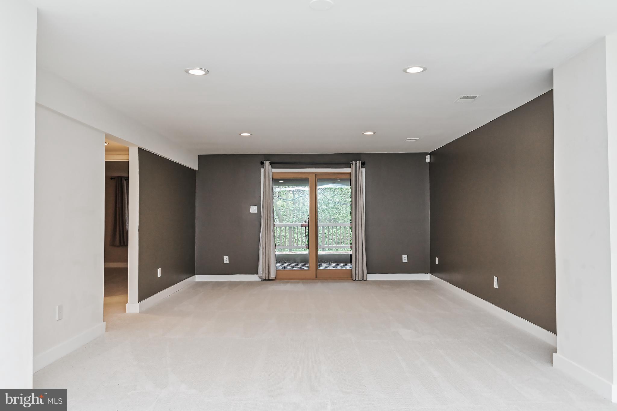 1581 Brass Lantern Way