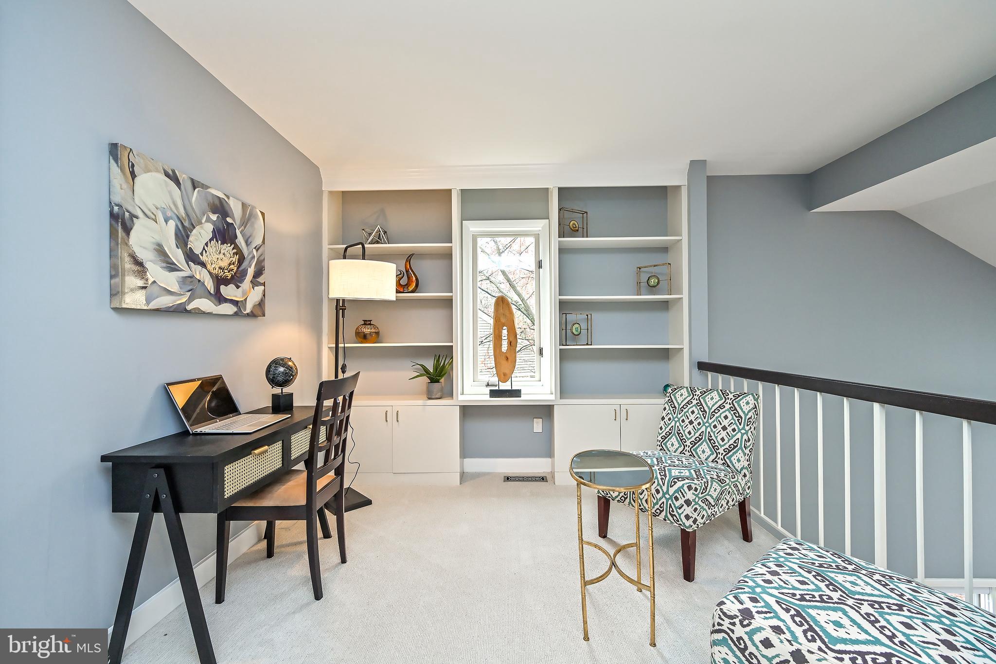 1581 Brass Lantern Way