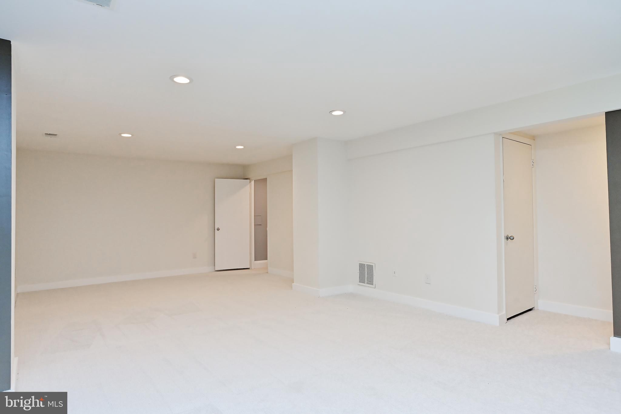 1581 Brass Lantern Way