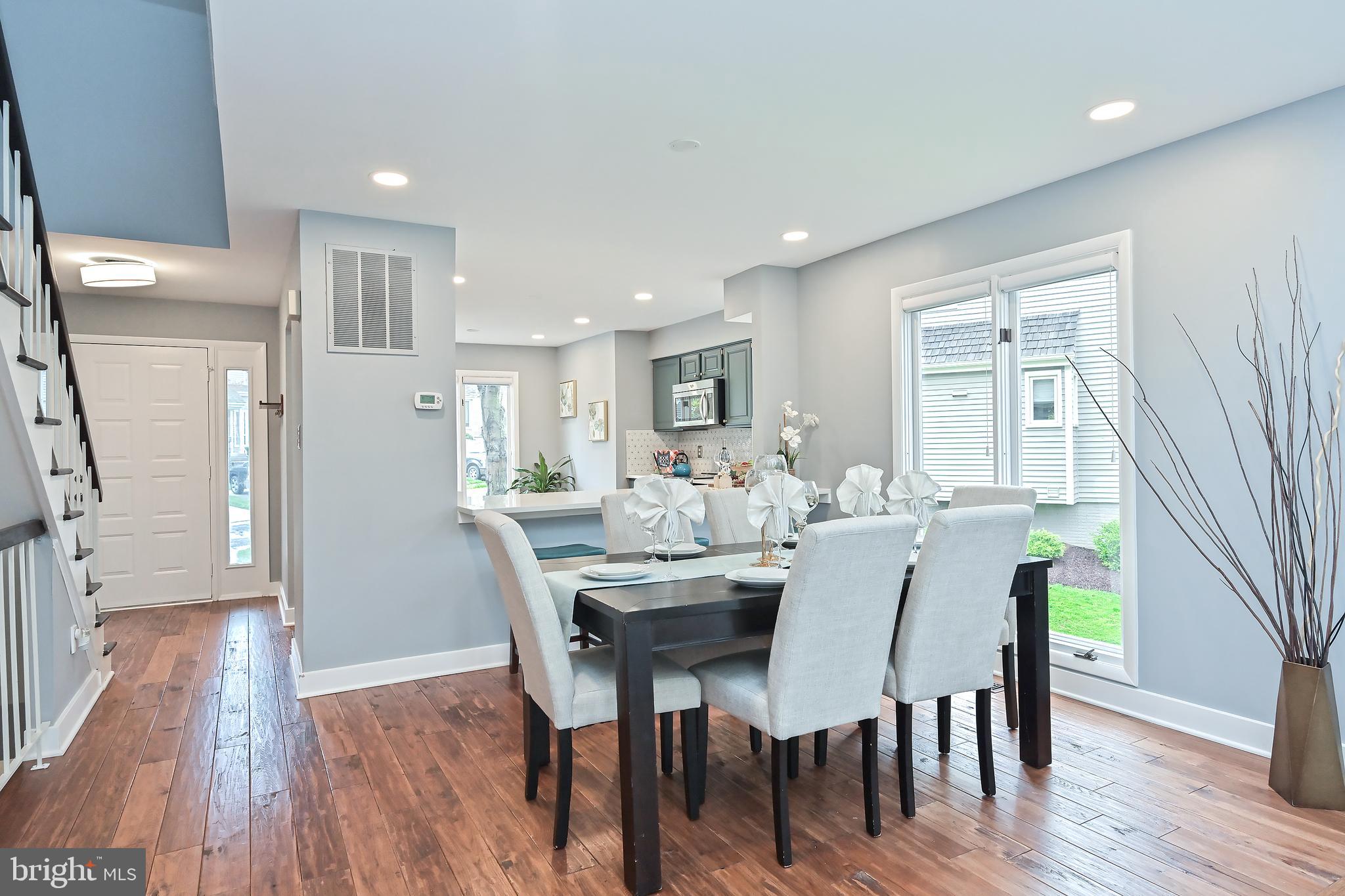 1581 Brass Lantern Way