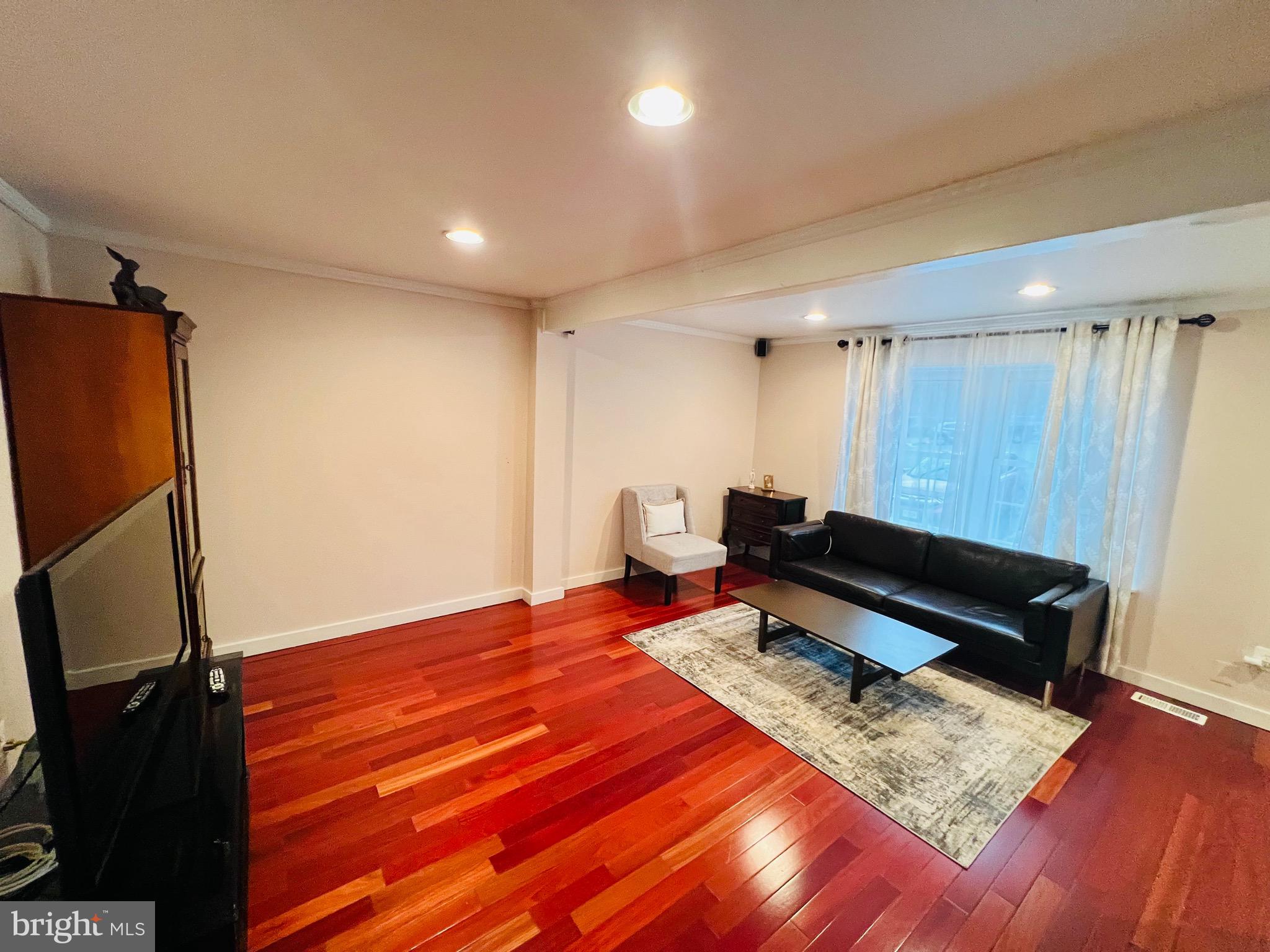 8174 Dark den Cir