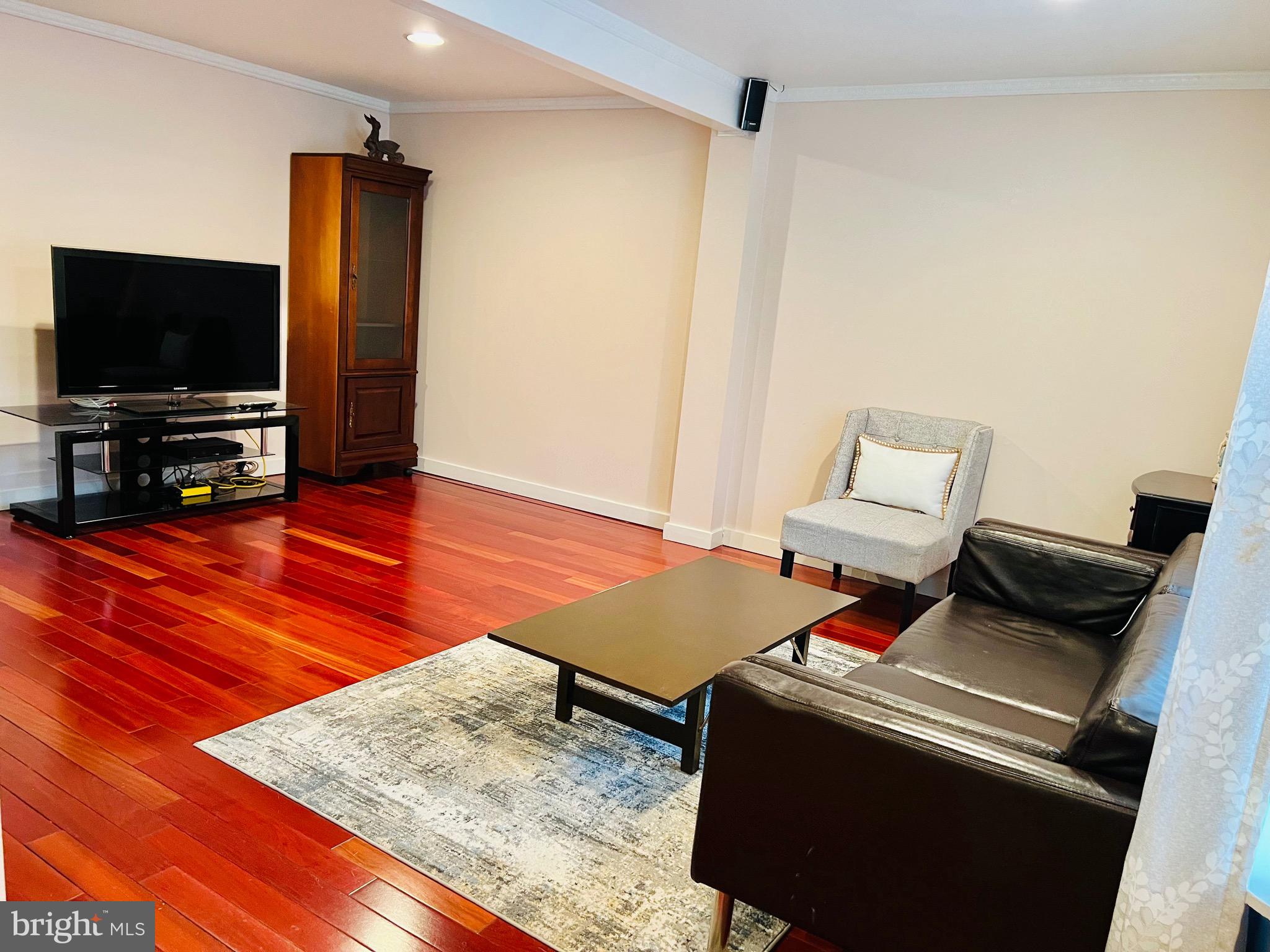 8174 Dark den Cir