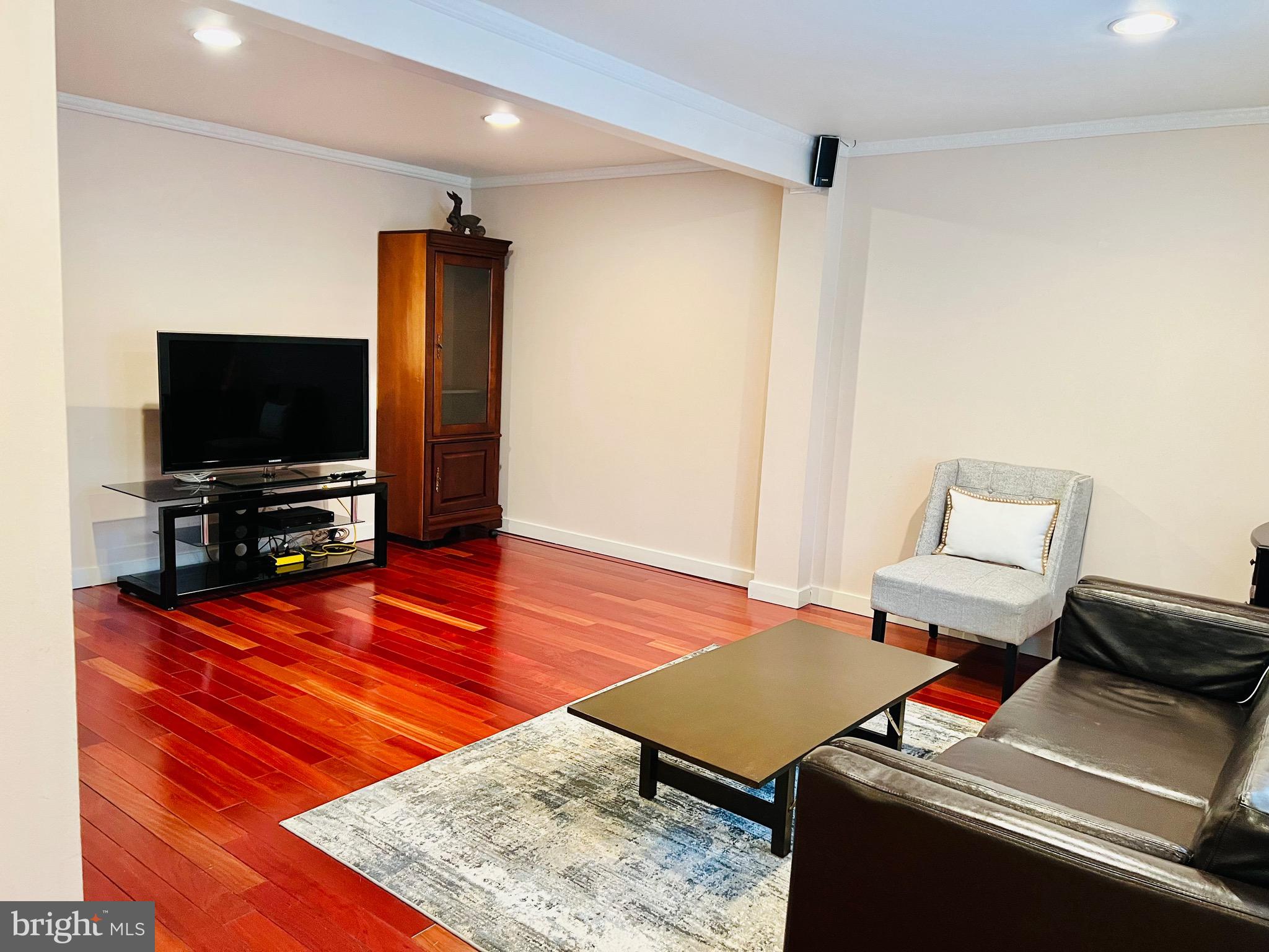 8174 Dark den Cir