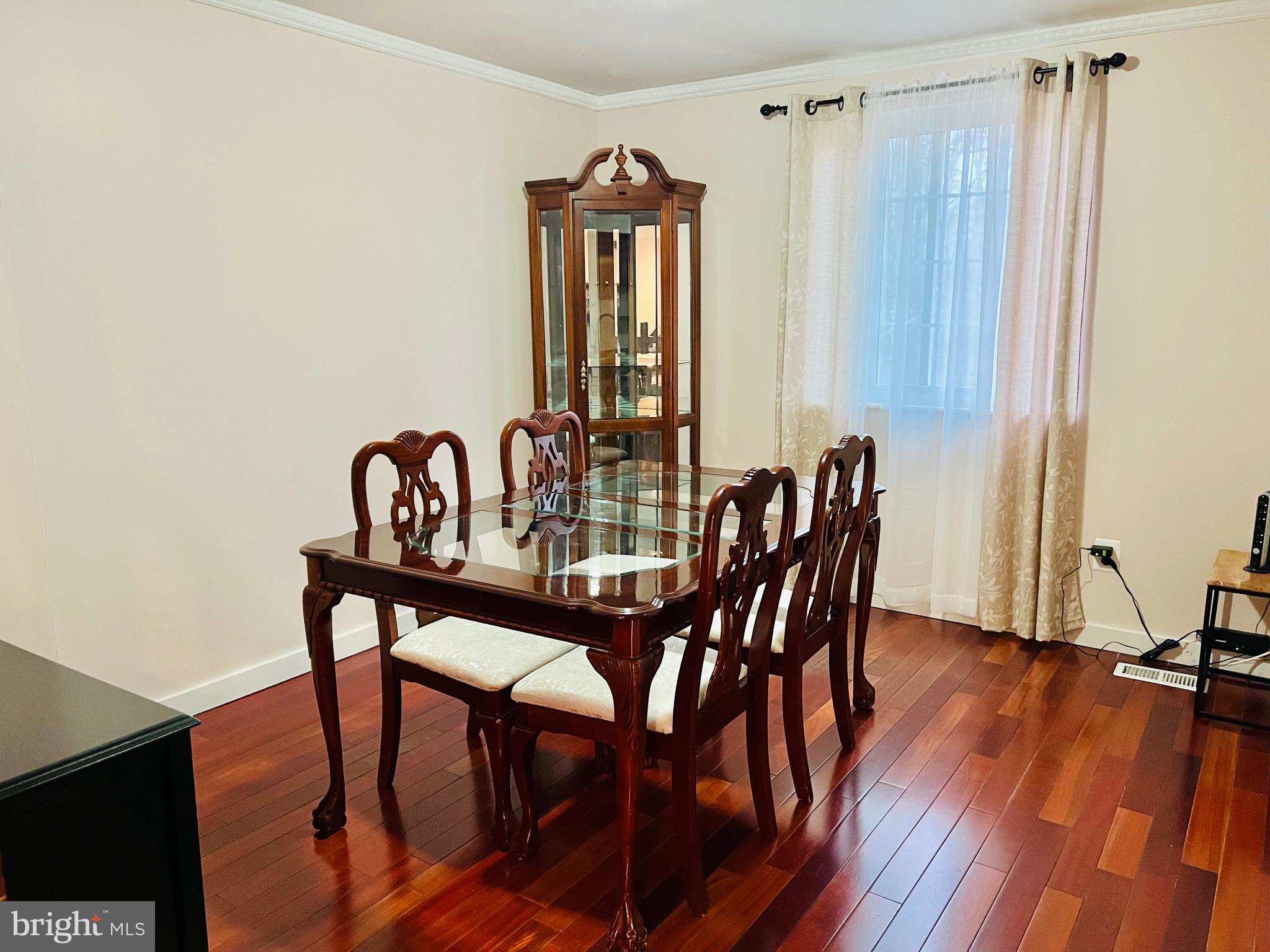 8174 Dark den Cir