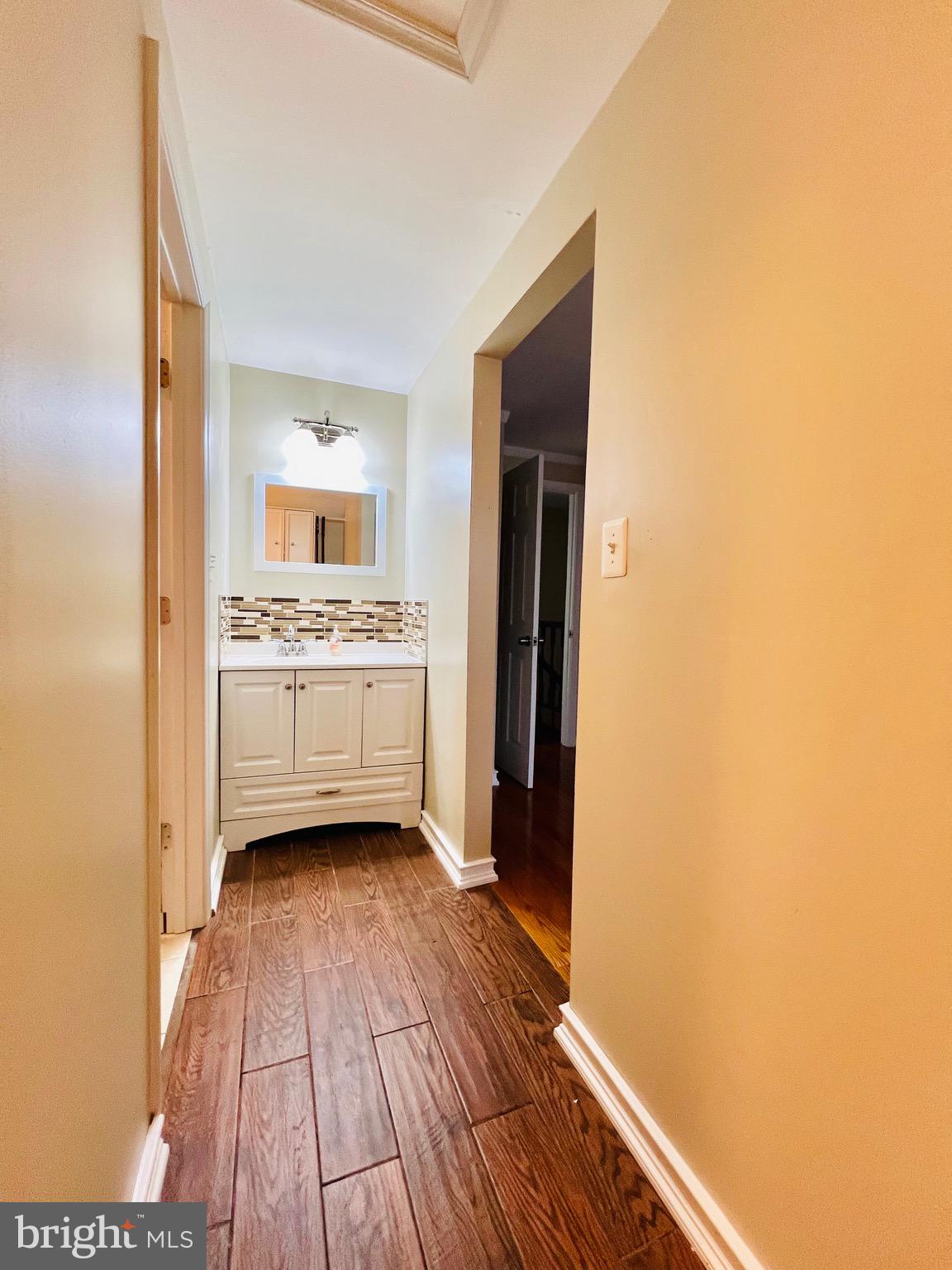 8174 Dark den Cir