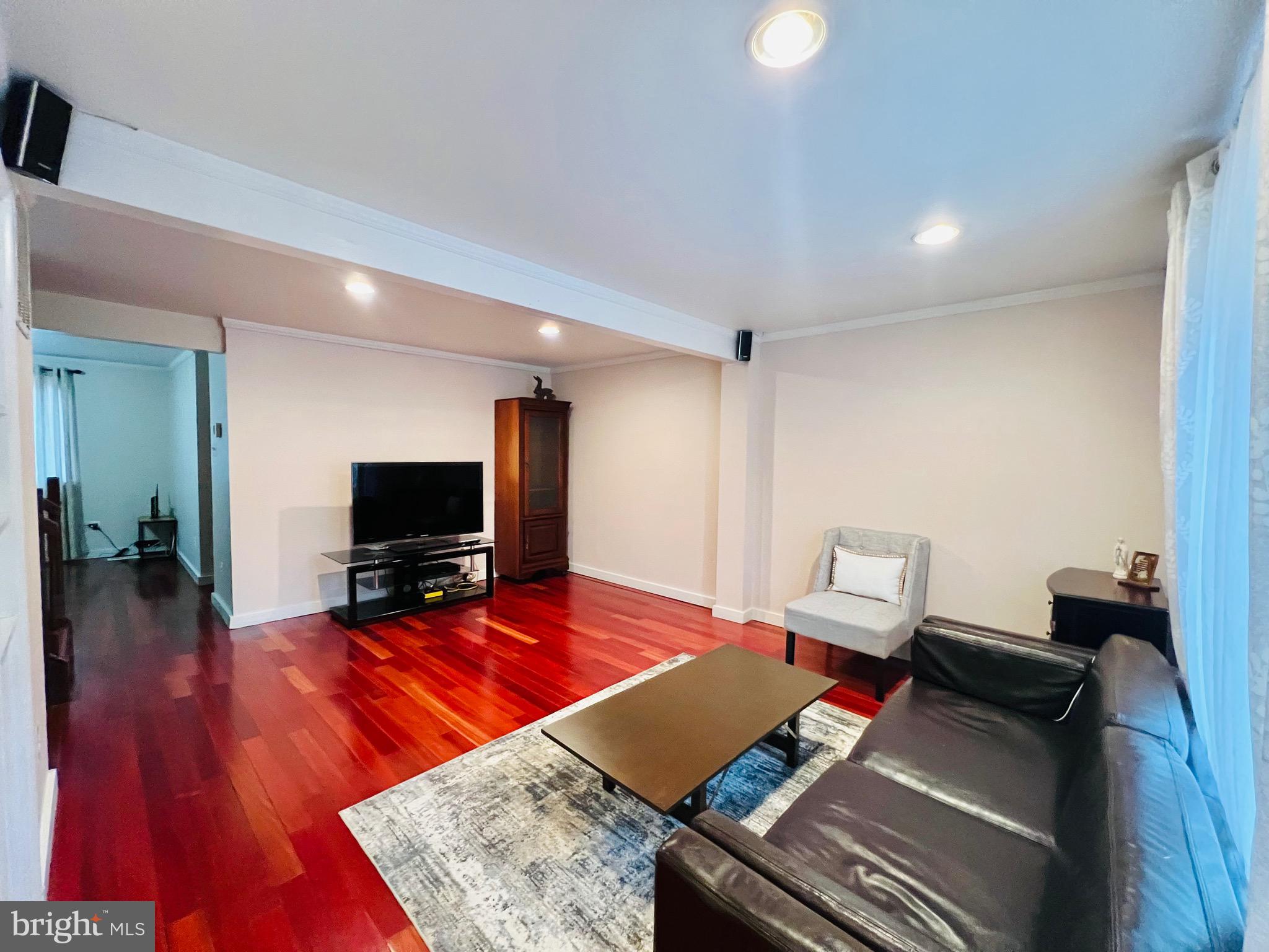 8174 Dark den Cir