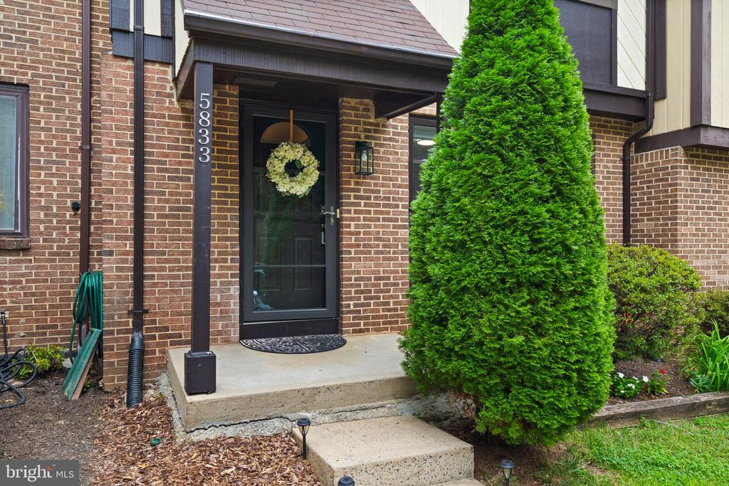 5833 Oak Ladder Ct