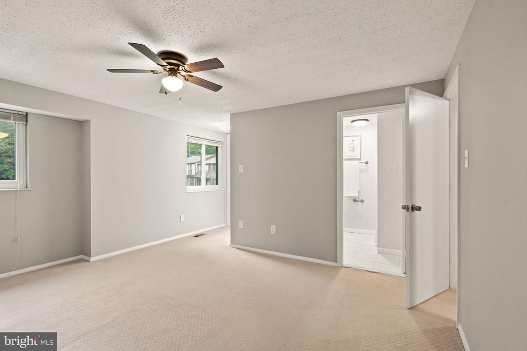 5833 Oak Ladder Ct