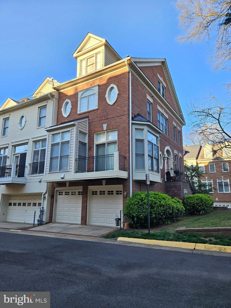 1632 Colonial Hills Dr