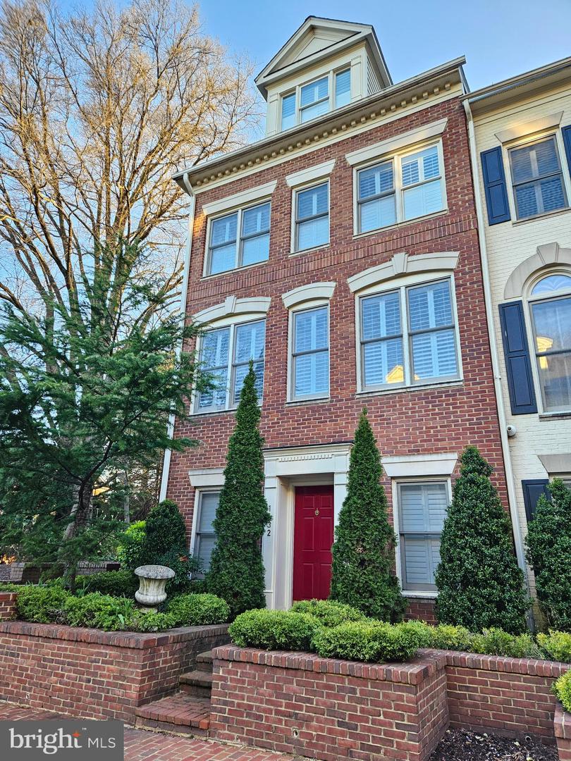 1632 Colonial Hills Dr