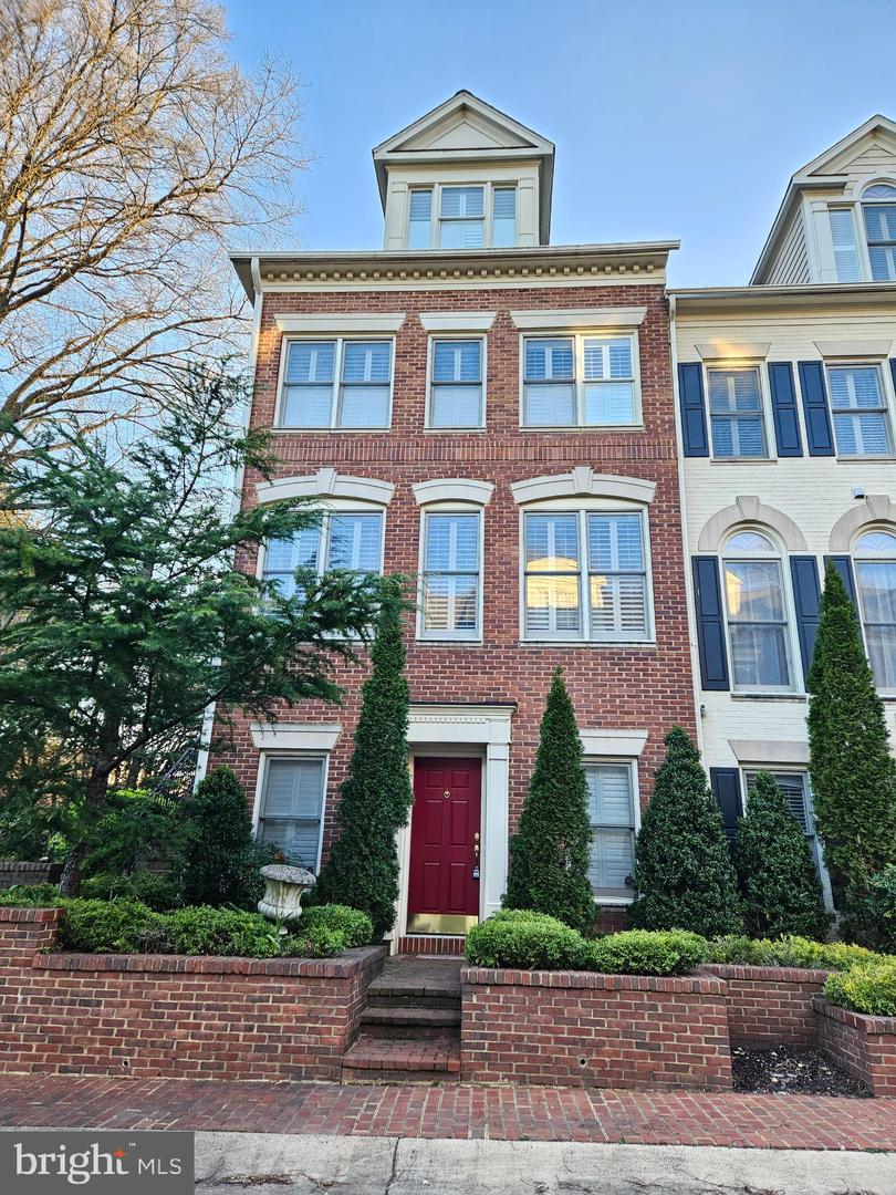 1632 Colonial Hills Dr