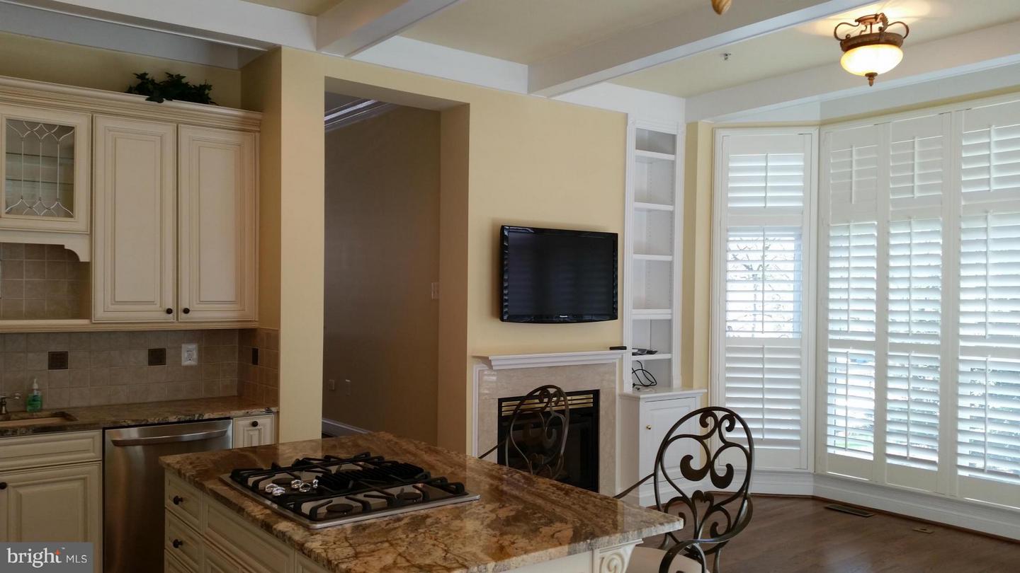 1632 Colonial Hills Dr