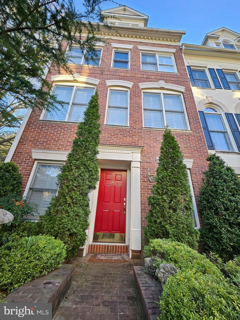 1632 Colonial Hills Dr