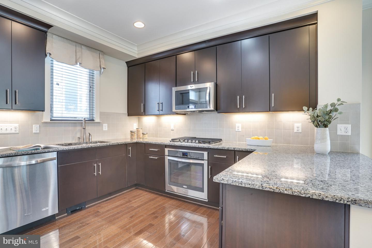 8311 Looking Glass Way