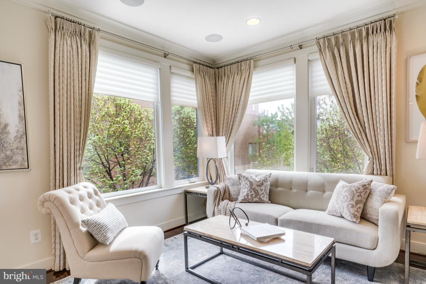 8311 Looking Glass Way