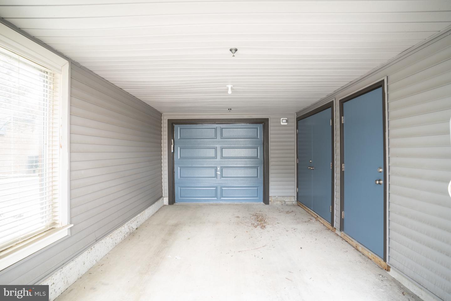 8311 Looking Glass Way