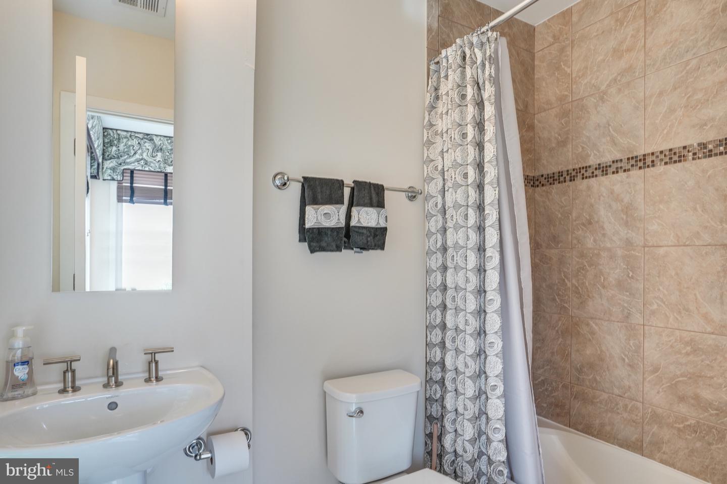 8311 Looking Glass Way