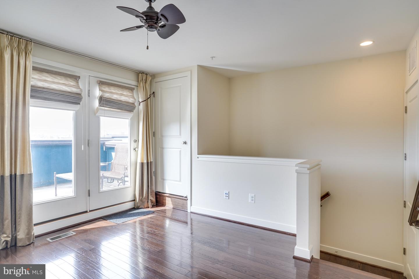 8311 Looking Glass Way