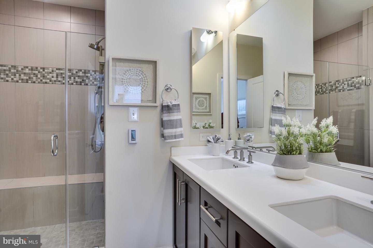 8311 Looking Glass Way