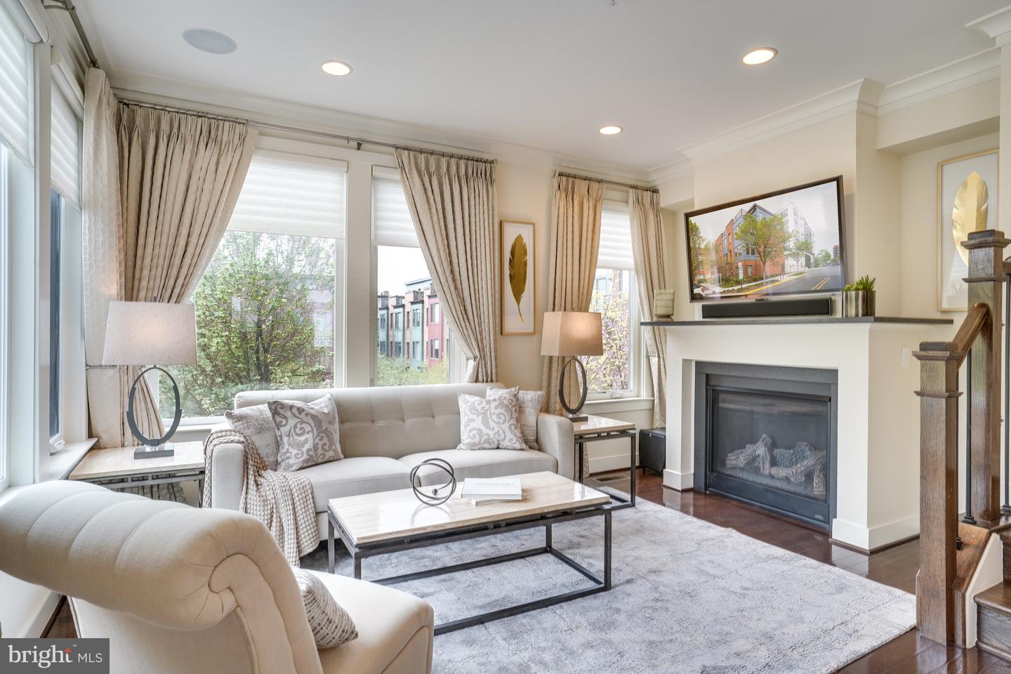 8311 Looking Glass Way