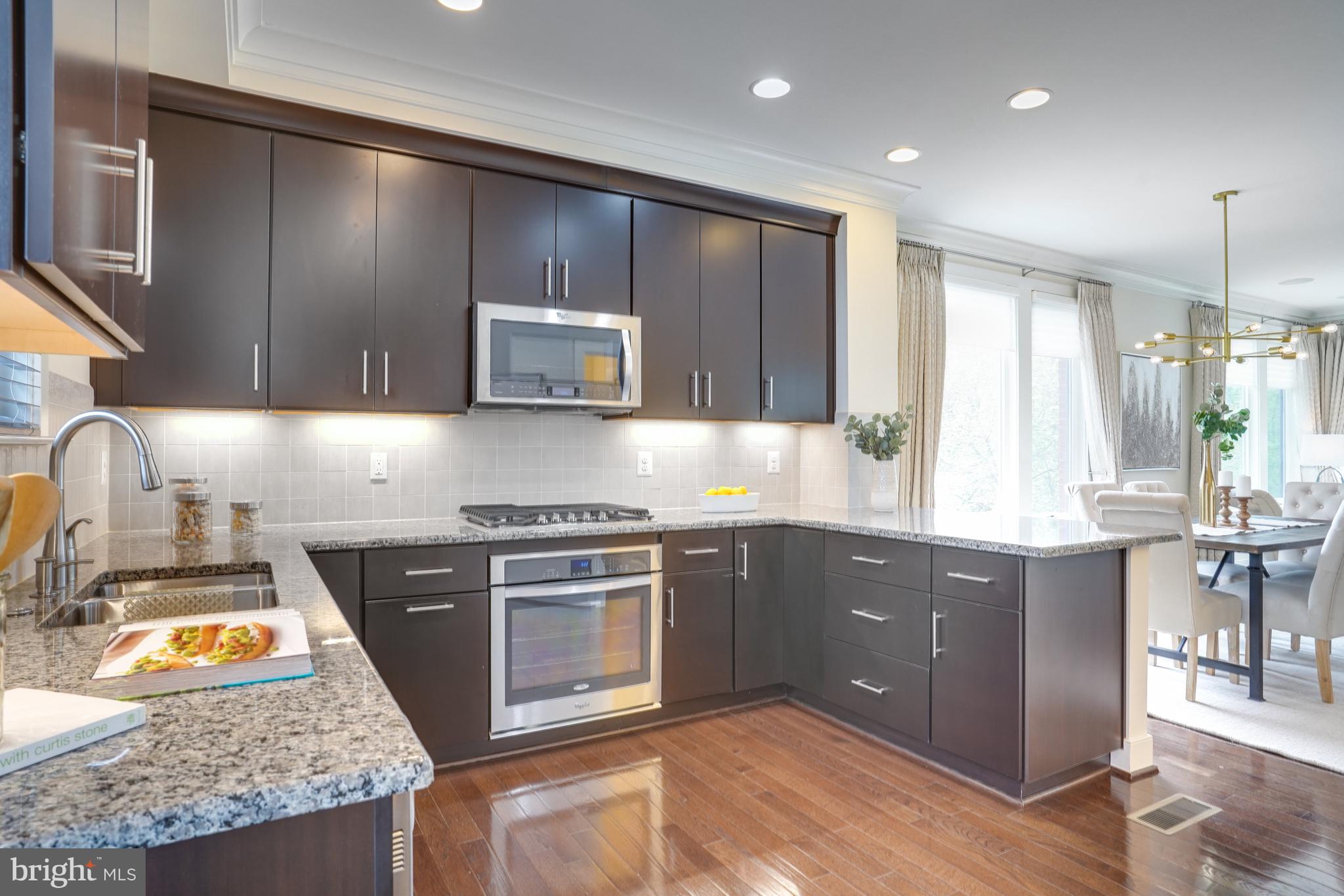 8311 Looking Glass Way