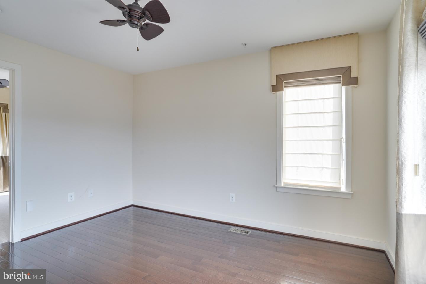 8311 Looking Glass Way