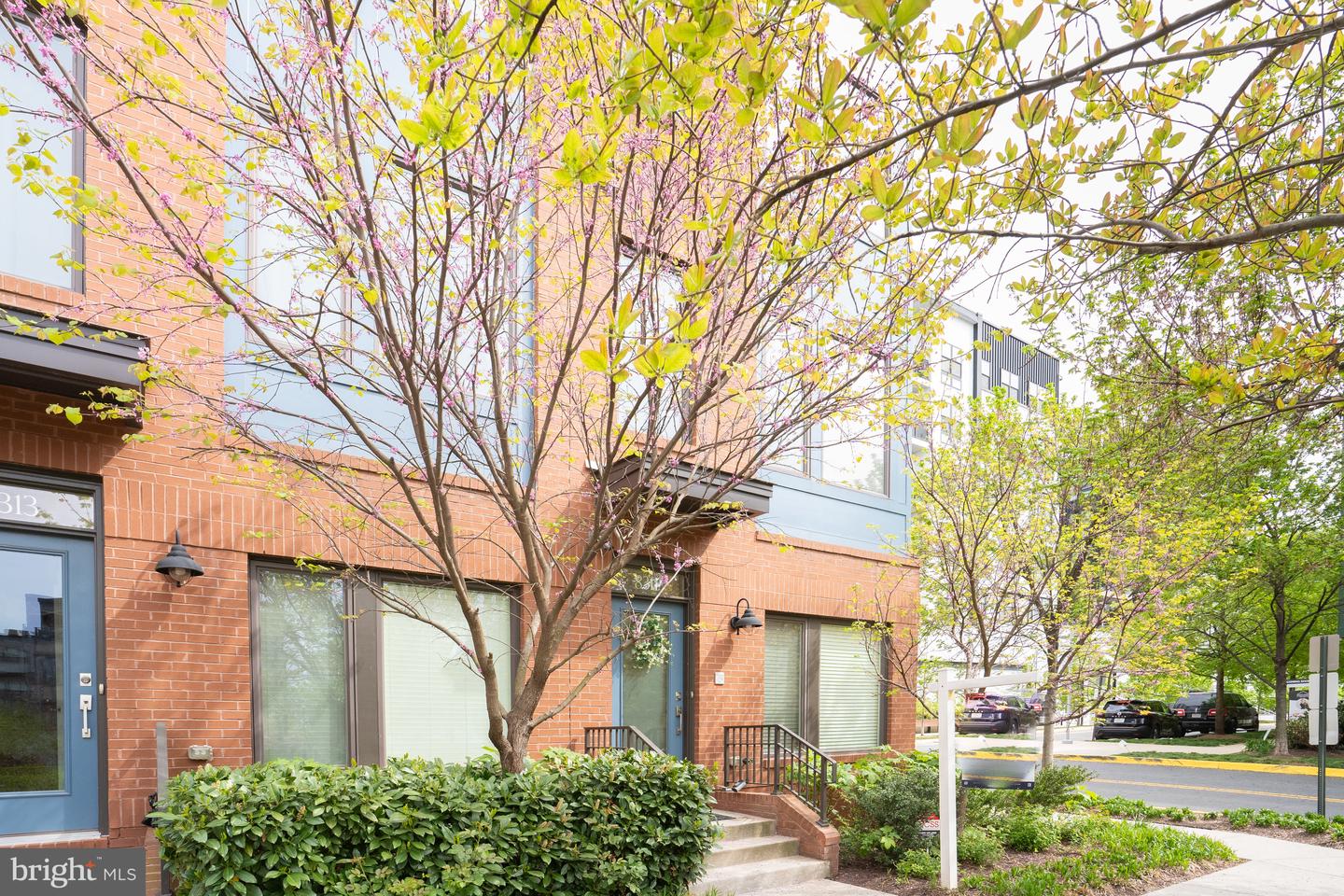8311 Looking Glass Way