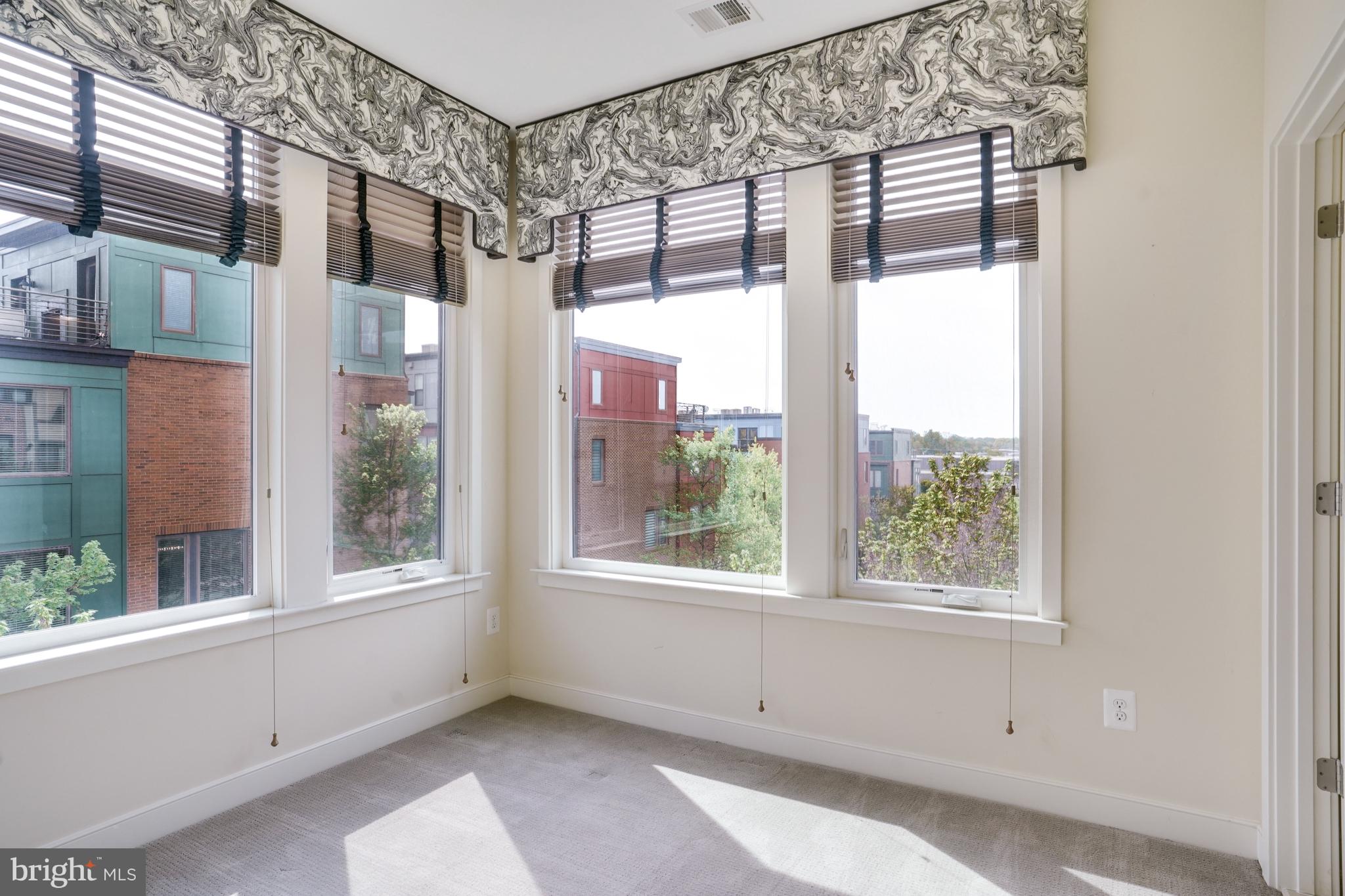 8311 Looking Glass Way