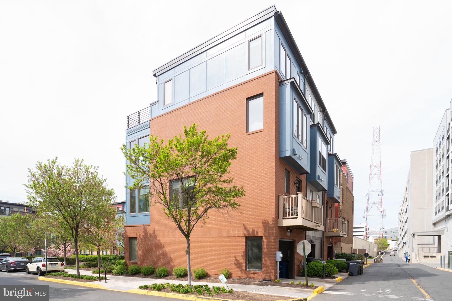 8311 Looking Glass Way