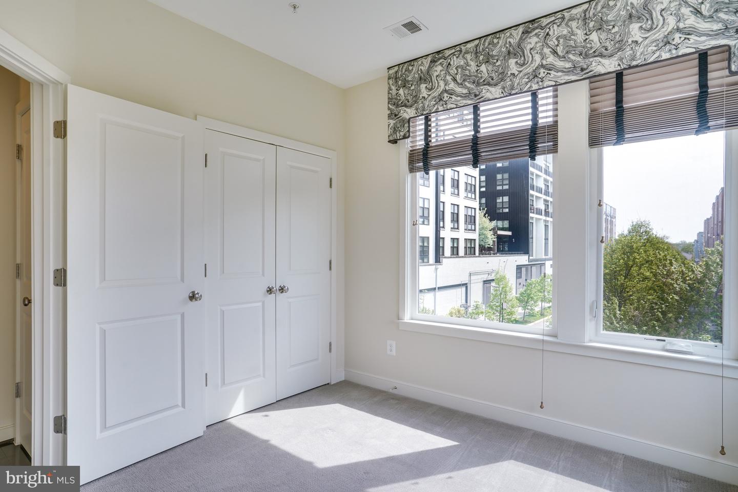 8311 Looking Glass Way