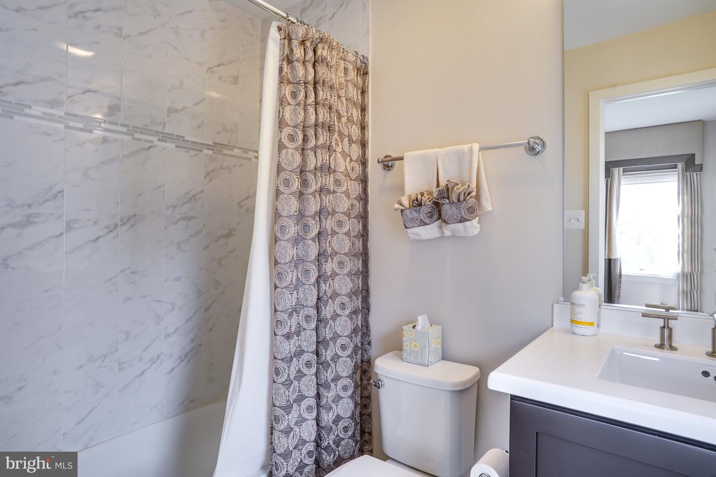 8311 Looking Glass Way