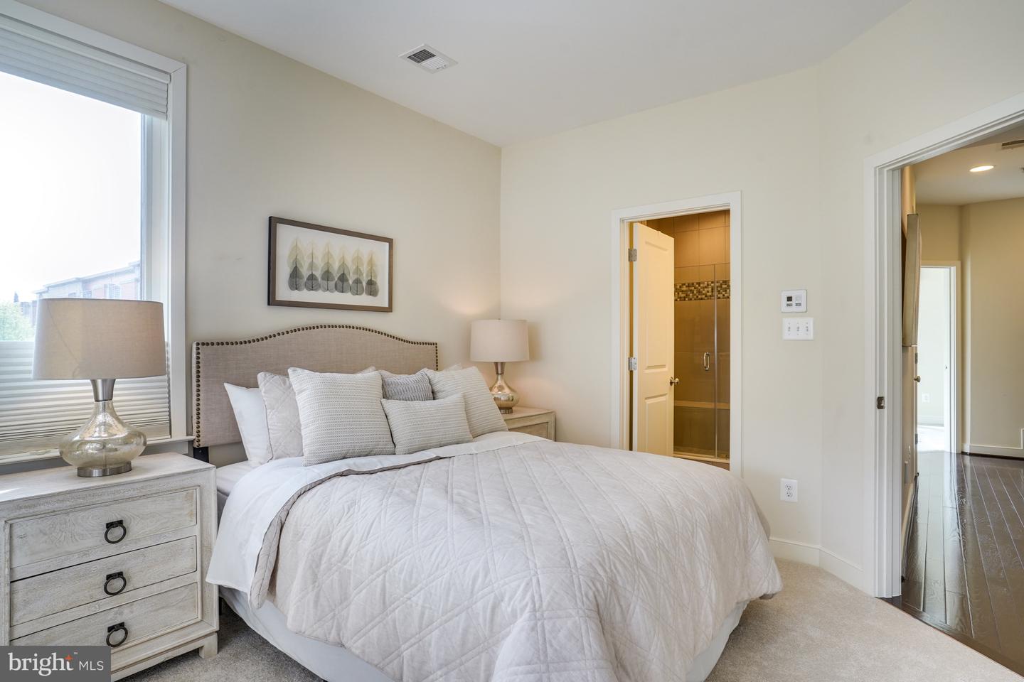 8311 Looking Glass Way