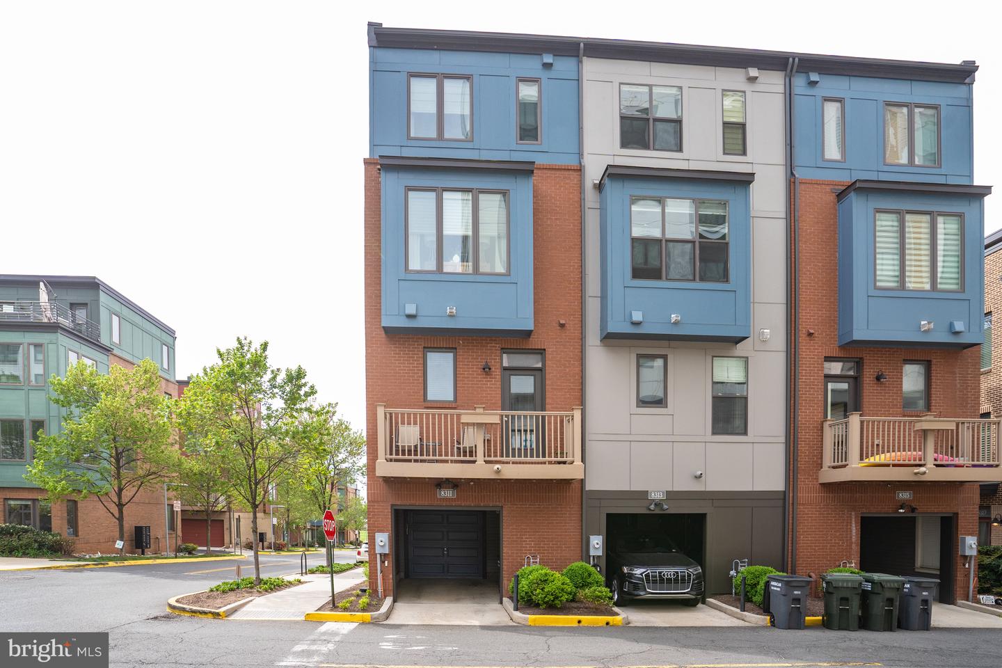 8311 Looking Glass Way