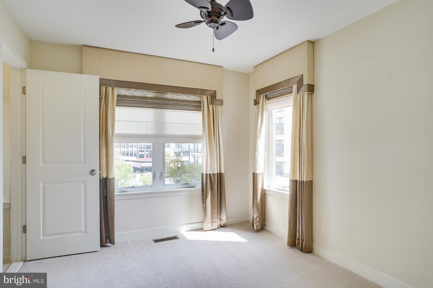 8311 Looking Glass Way
