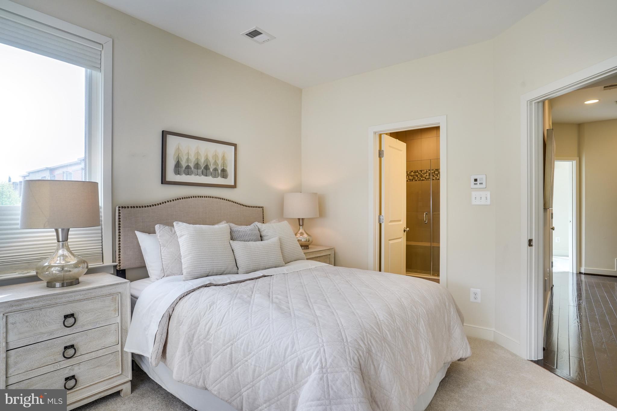 8311 Looking Glass Way