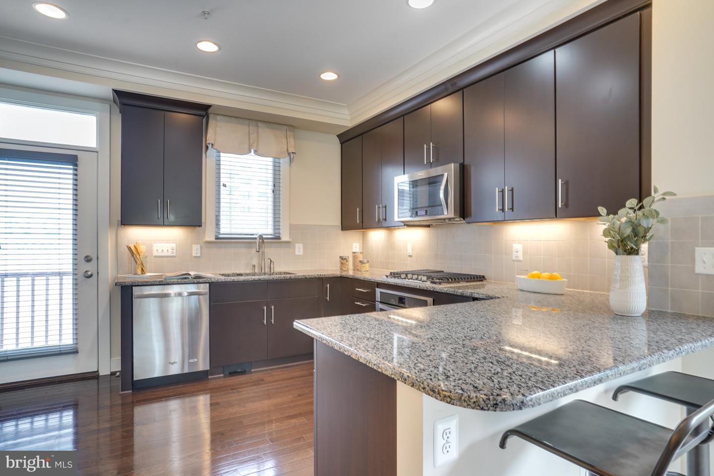 8311 Looking Glass Way