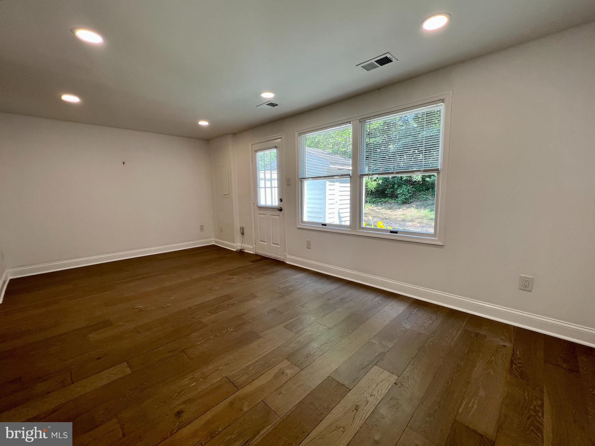 1515 Twisted Oak Dr