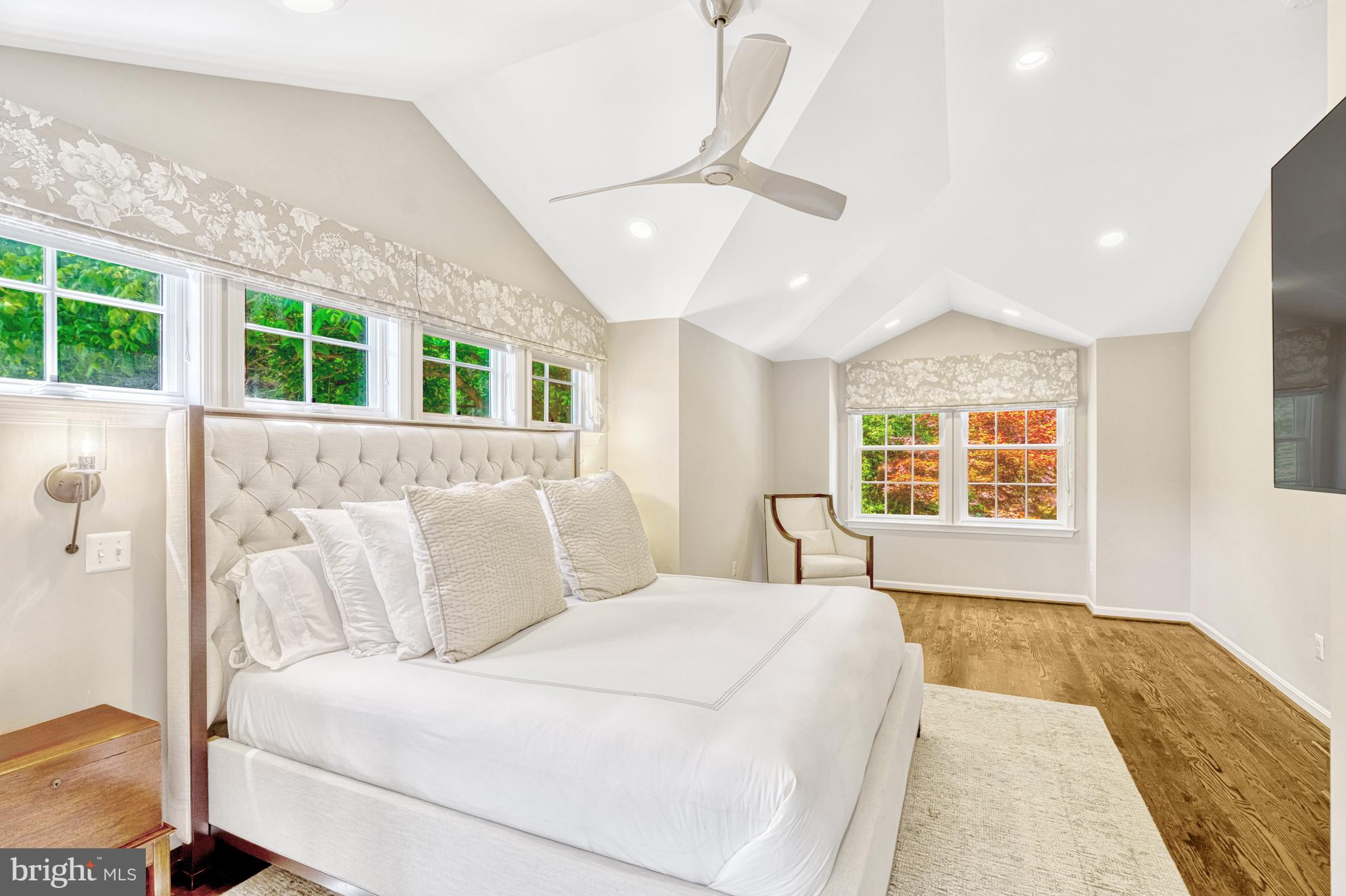 1575 Forest Villa Ln