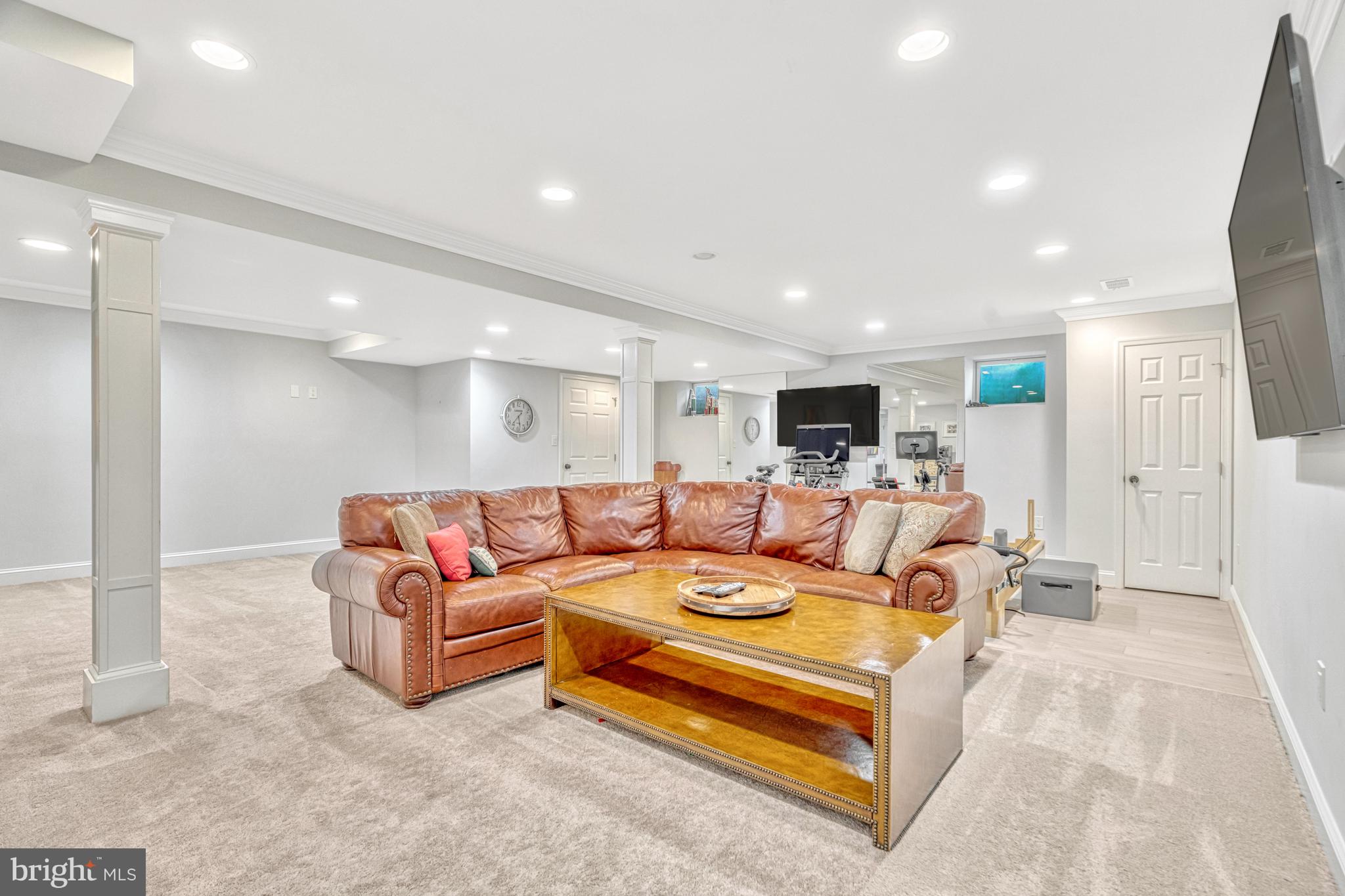 1575 Forest Villa Ln