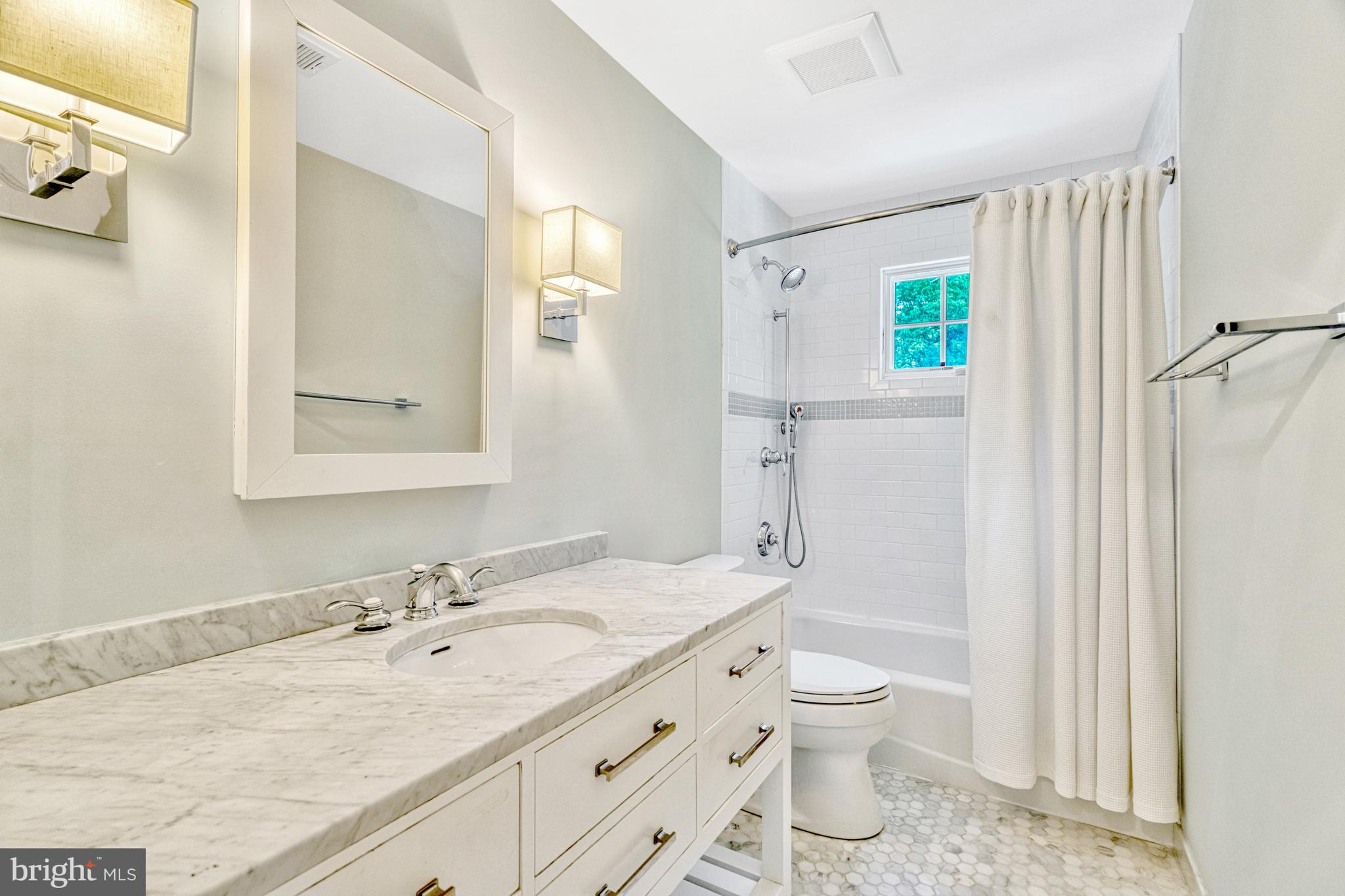 1575 Forest Villa Ln