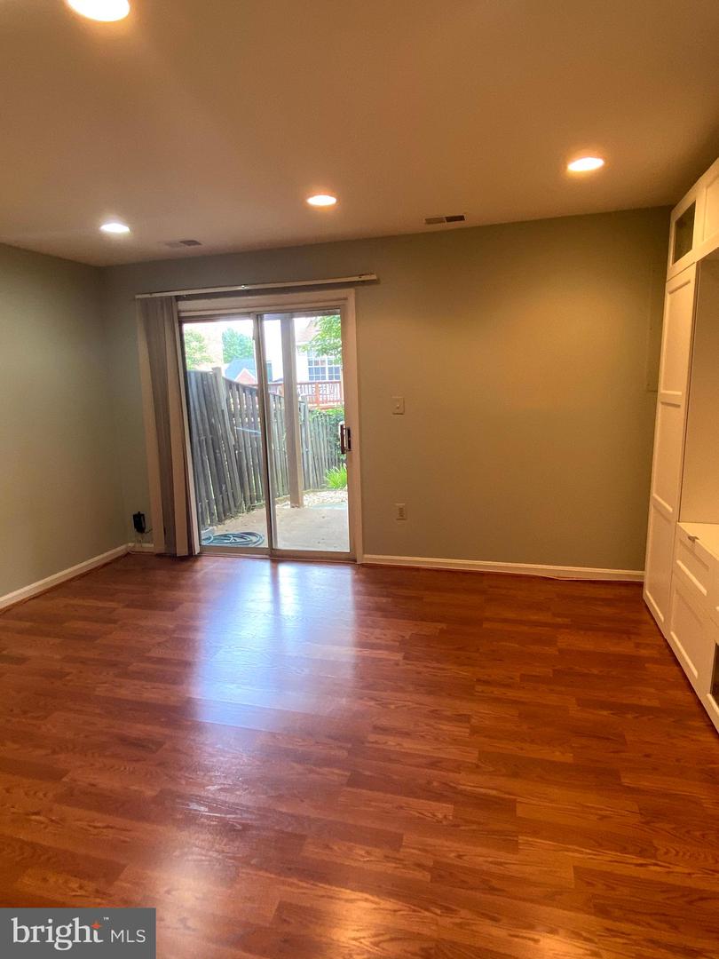 2123 HUTCHISON GROVE CT