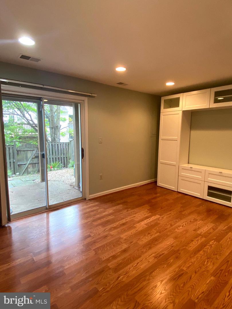 2123 HUTCHISON GROVE CT