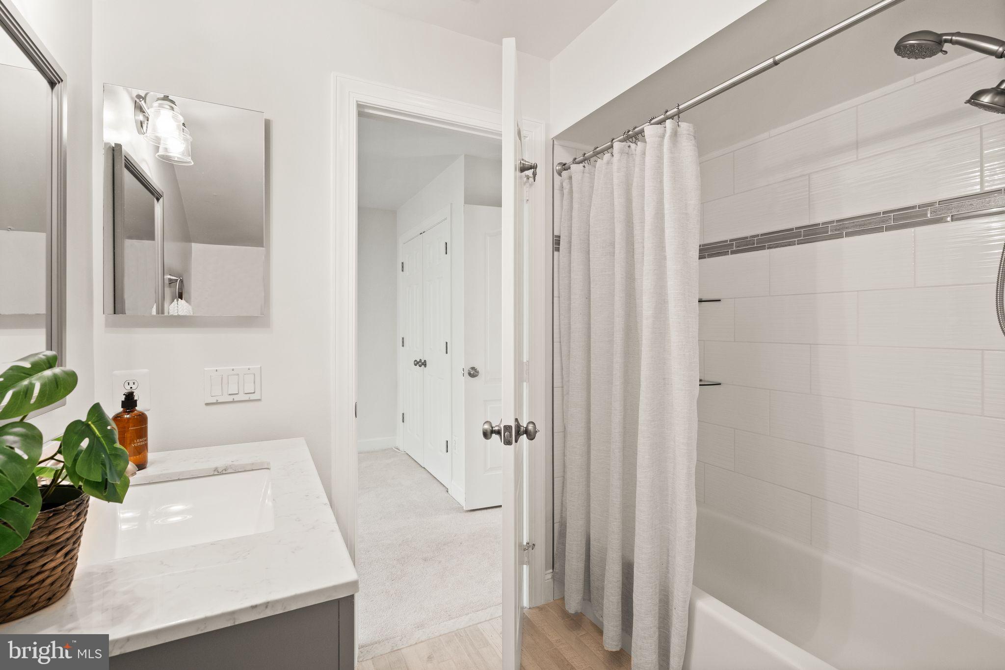 11301 Bright Pond Ln