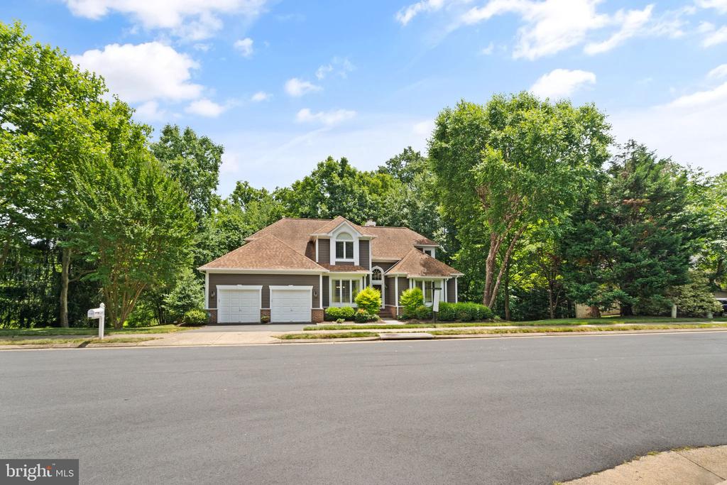 11301 Bright Pond Ln