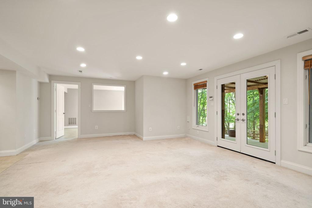 11301 Bright Pond Ln